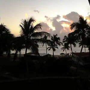 Appartement Cocotiers Et Pieds Dans L'eau, Saint-Francois (Grande-Terre)